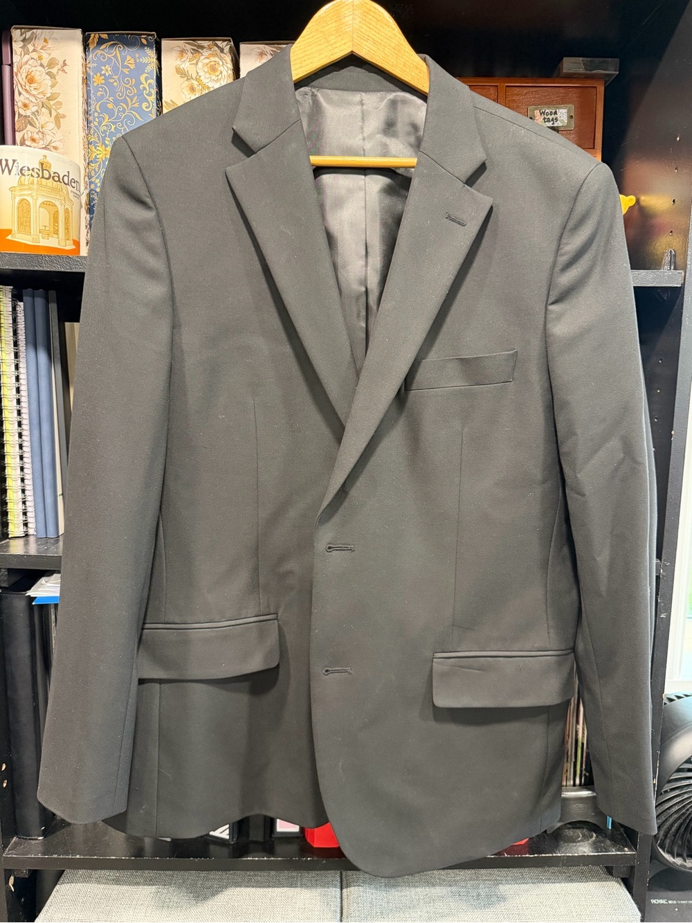 Amazon Essentials Black Men's Single-Breasted Blazer